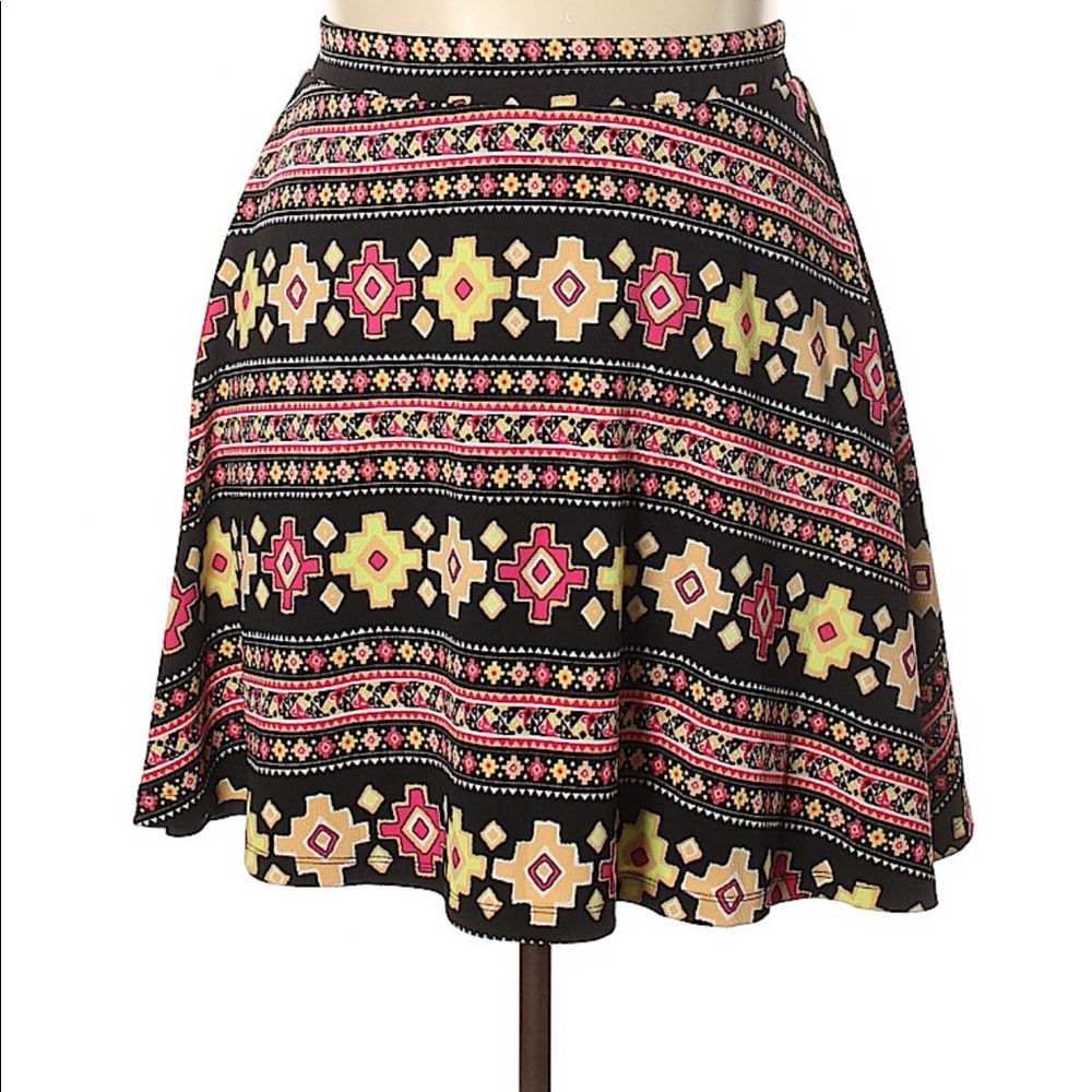 3/$30 Lucie Lu tribal print skirt size 1x